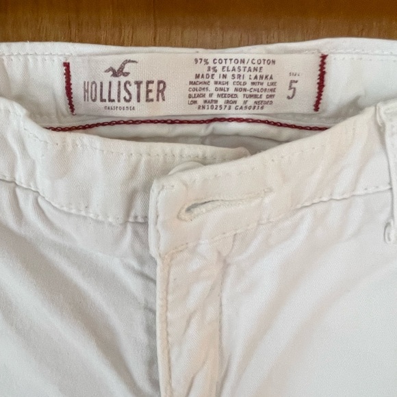 Hollister Women's Cargo Shorts in White - Picture 2 of 3